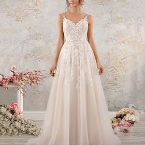 Alfred Angelo wedding dress, Bridal Size 24 antique style NWT